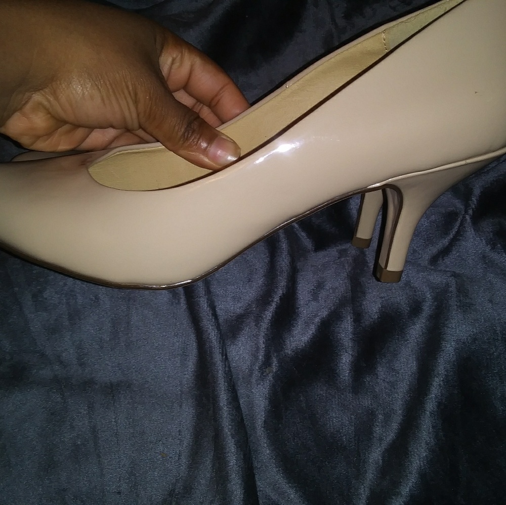 Tan heels - Picture 3 of 3